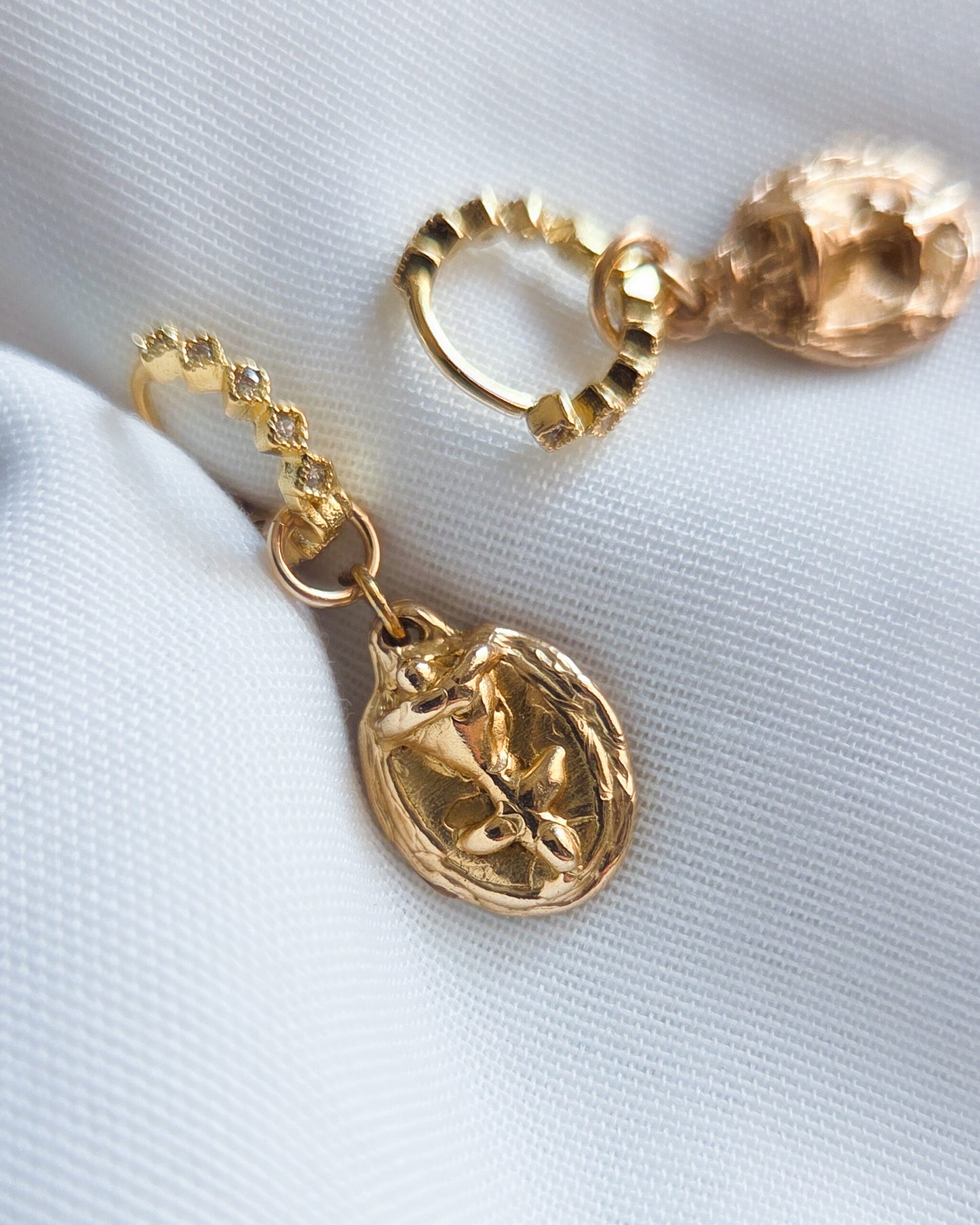 Oval floral pendants