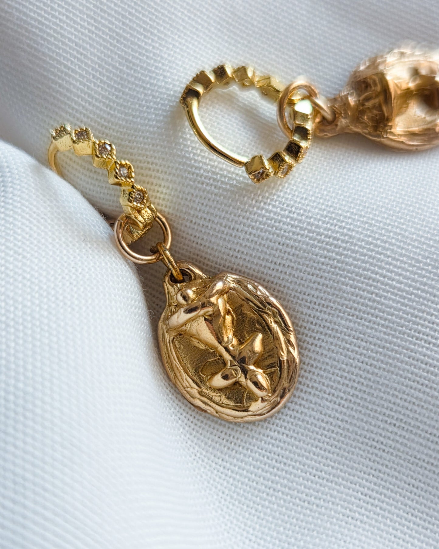 Oval floral pendants