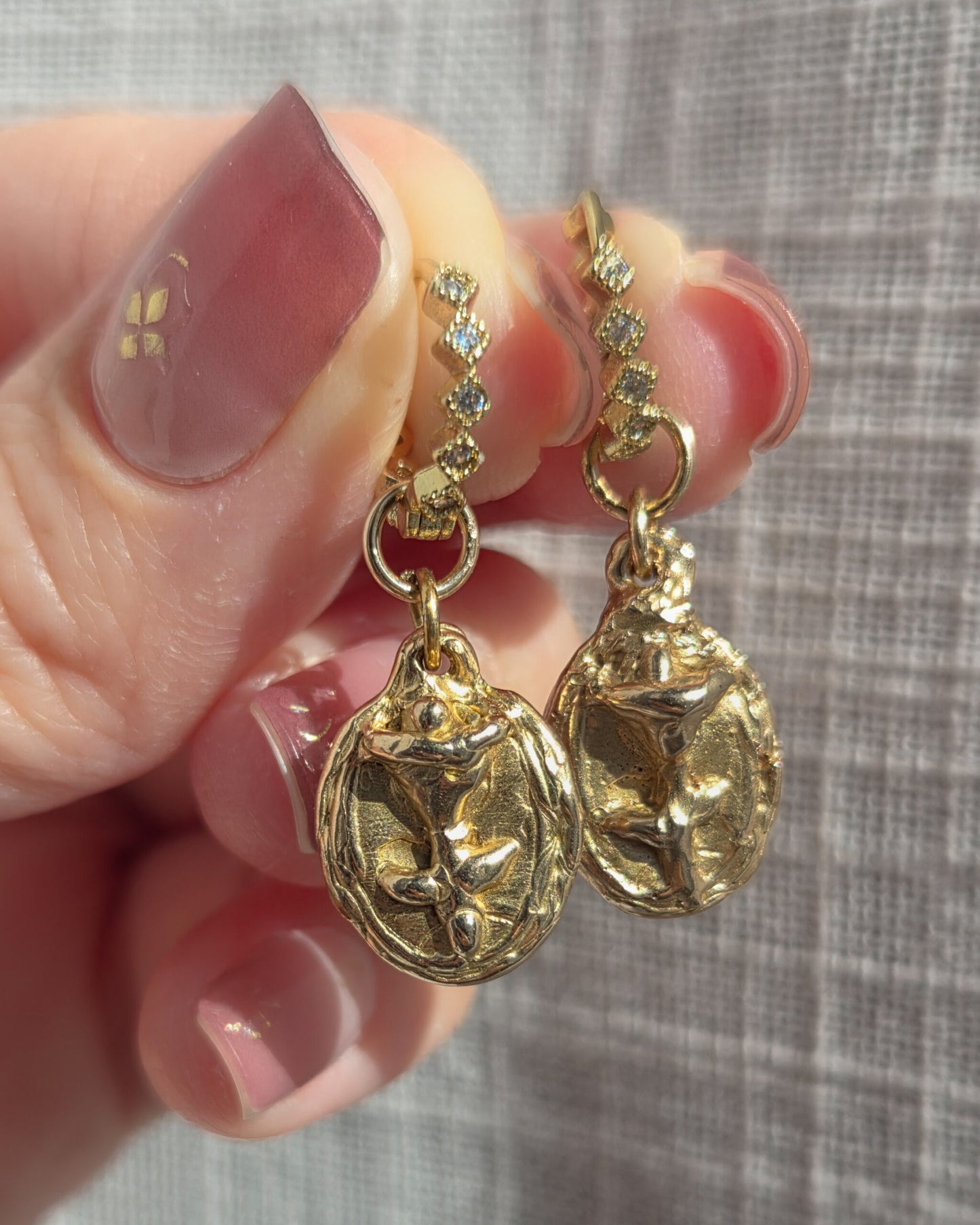 Oval floral pendants